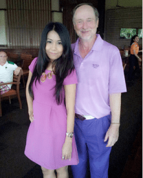 Anthony clearly exchangedcolour coodination notes with Brenda before the round :-)