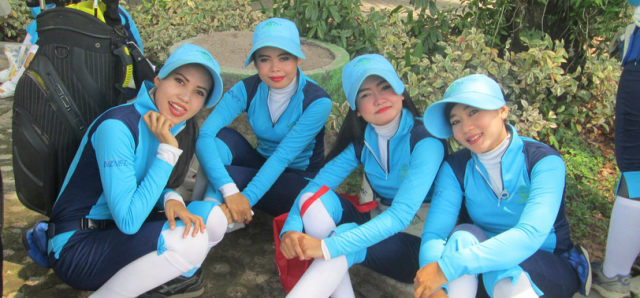 ... and they can read a putt too ....